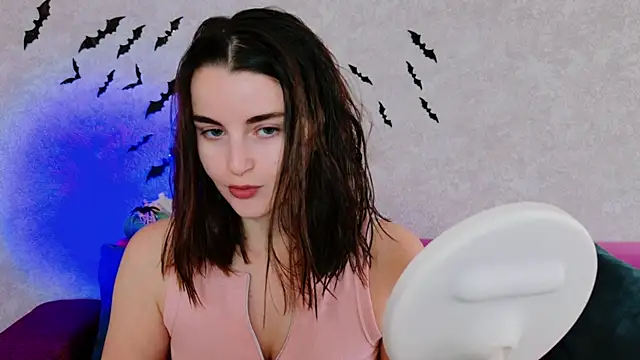 Snapshot of Miss_Arwen chatting on October 27, 3:32 am Miss Arwen online show from October 27, 3:32 am