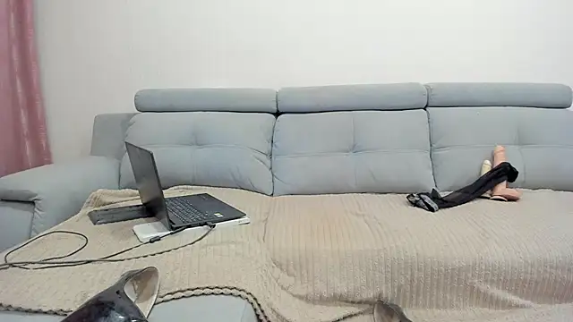 Kristina Sinclair online show from December 6, 7:12 pm