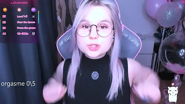 Snapshot of miray_kuriyama123 chatting on February 13, 1:01 am miray kuriyama123 online show from February 13, 1:01 am