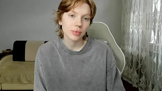 StellaDavis online show from June 5, 12:00 pm