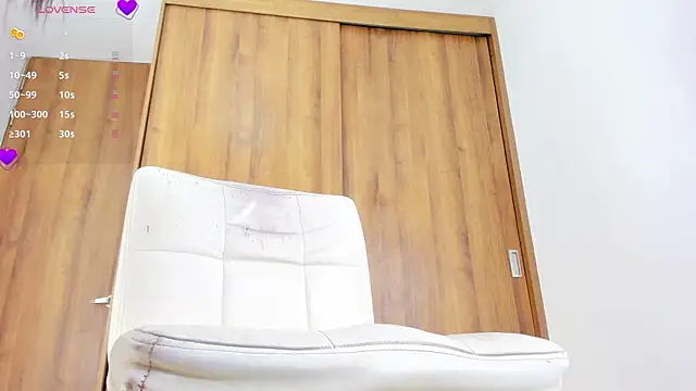 Snapshot of charlotte_cruzx chatting on December 22, 8:38 am charlotte cruzx online show from December 22, 8:38 am