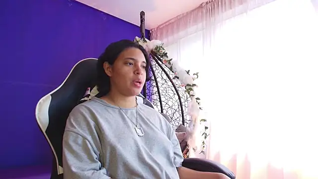 Snapshot of Emmapark_ chatting on February 15, 3:09 pm Emmapark online show from February 15, 3:09 pm