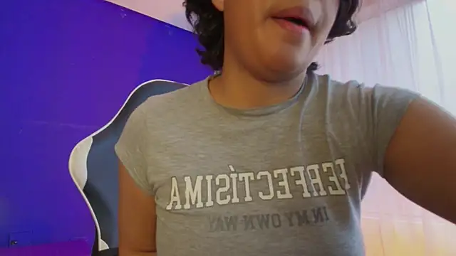 Snapshot of Emmapark_ chatting on February 19, 6:37 pm Emmapark online show from February 19, 6:37 pm