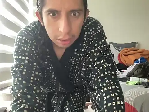 littlelatinhunter online show from November 6, 12:50 pm