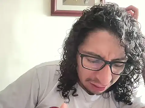 littlelatinhunter online show from January 7, 6:10 pm