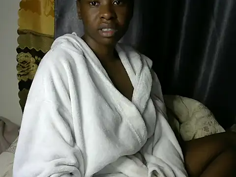 Snapshot of Novah_ chatting on June 6, 1:43 am Novah online show from June 6, 1:43 am