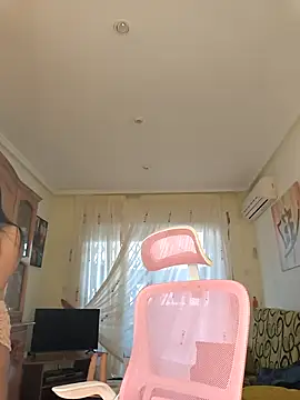 bella apont online show from February 11, 7:12 am