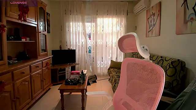 bella apont online show from February 24, 7:33 am