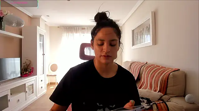 bella apont online show from September 15, 12:38 pm