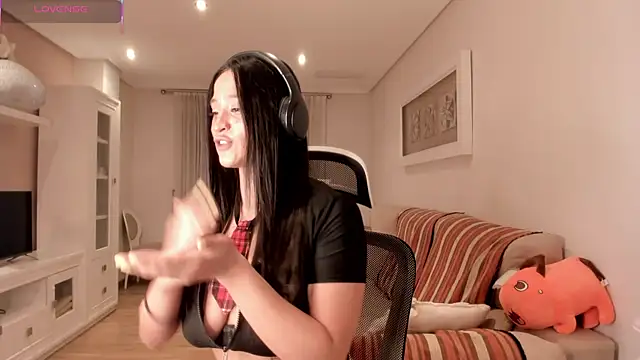 bella apont online show from December 22, 7:55 pm