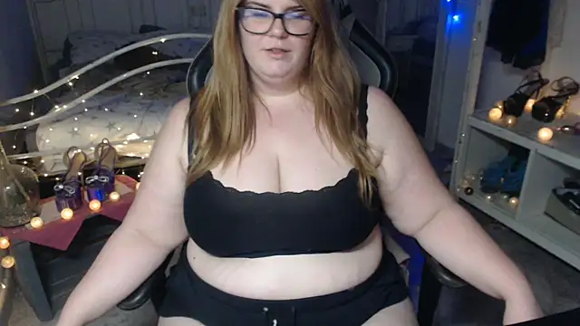 Snapshot of ZoeyLey chatting on March 15, 10:22 pm ZoeyLey online show from March 15, 10:22 pm