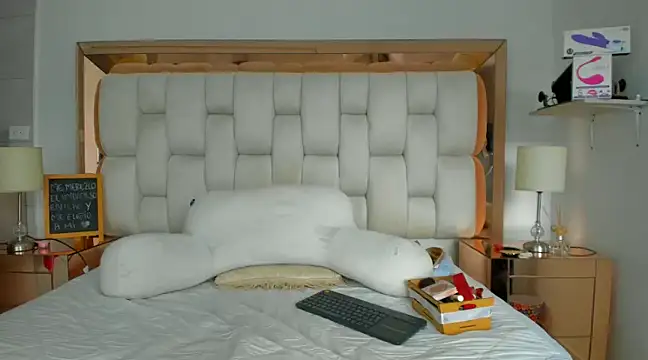 emilyparkerr01 online show from December 26, 8:00 pm