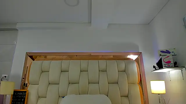 emilyparkerr01 online show from December 28, 11:37 pm