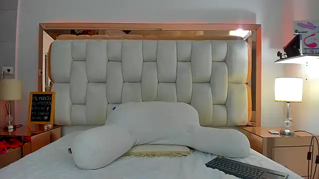 emilyparkerr01 online show from February 4, 12:19 am