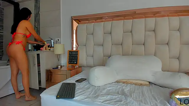 emilyparkerr01 online show from February 5, 9:40 pm