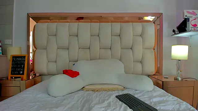 emilyparkerr01 online show from February 14, 8:26 pm