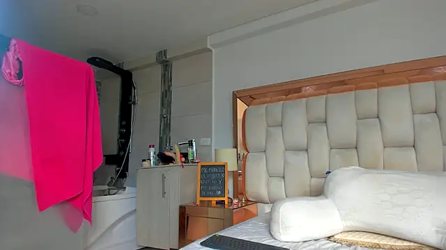 emilyparkerr01 online show from February 18, 9:42 pm