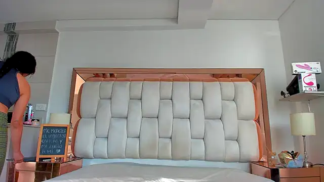 emilyparkerr01 online show from February 20, 10:04 pm