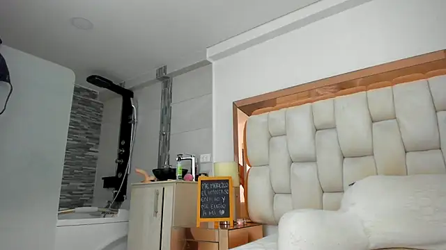 emilyparkerr01 online show from March 1, 12:50 am