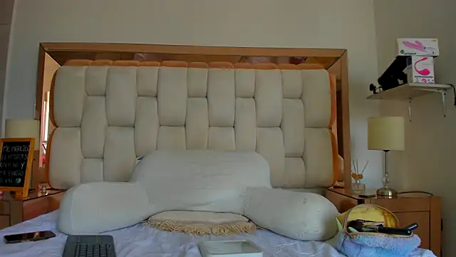 emilyparkerr01 online show from March 11, 3:23 pm