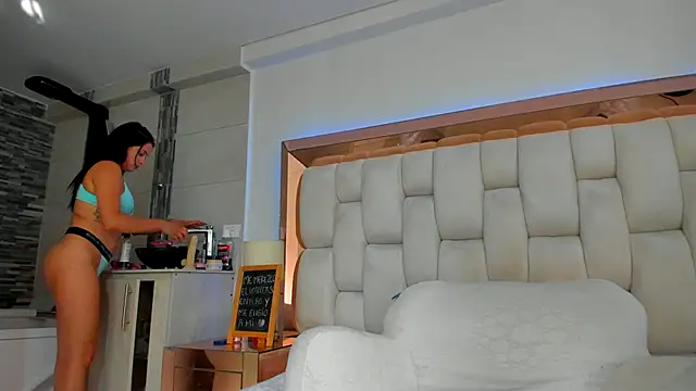 emilyparkerr01 online show from March 14, 9:10 pm