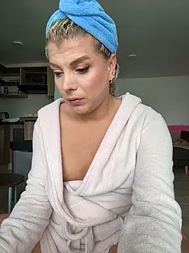 Snapshot of Georgiafox chatting on April 5, 9:12 pm Georgiafox online show from April 5, 9:12 pm