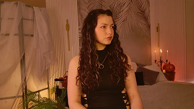 Snapshot of Miley_Smile chatting on October 24, 8:33 am Miley Smile online show from October 24, 8:33 am