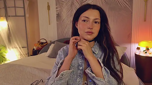 Snapshot of Miley_Smile chatting on November 19, 5:18 am Miley Smile online show from November 19, 5:18 am