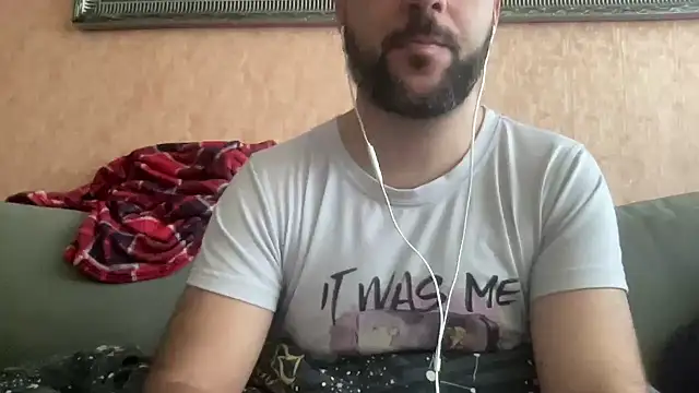 Snapshot of RedDante89 chatting on December 31, 9:10 am RedDante89 online show from December 31, 9:10 am