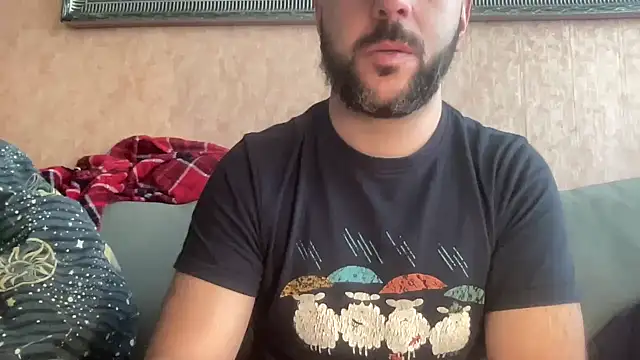 Snapshot of RedDante89 chatting on January 6, 10:46 am RedDante89 online show from January 6, 10:46 am