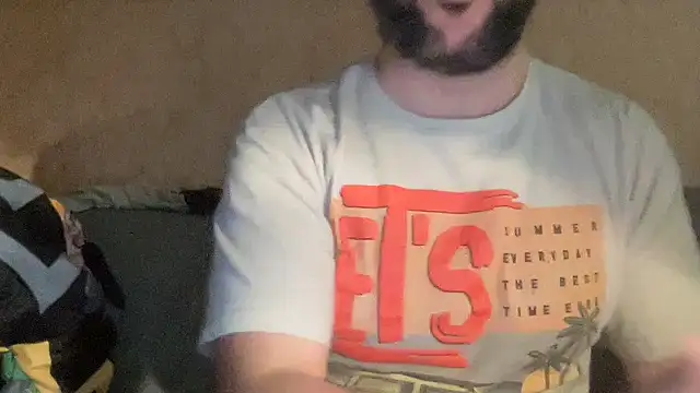 Snapshot of RedDante89 chatting on February 14, 8:10 am RedDante89 online show from February 14, 8:10 am