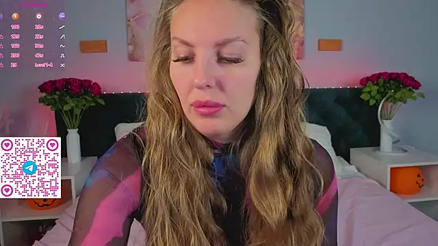 Kelly Hardy online show from November 9, 1:15 am