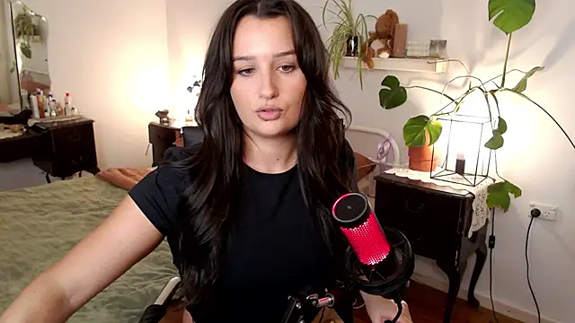 Snapshot of Lenas_Room chatting on May 25, 5:57 am Lenas Room online show from May 25, 5:57 am