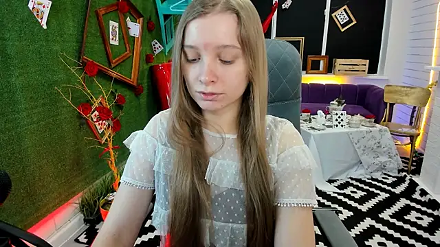 MayaSinabon online show from December 8, 7:15 am
