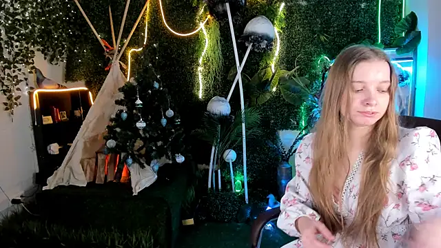 MayaSinabon online show from December 15, 7:13 am