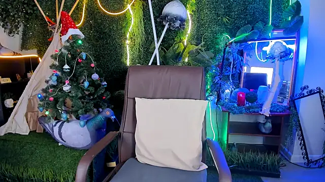 MayaSinabon online show from December 31, 12:15 pm