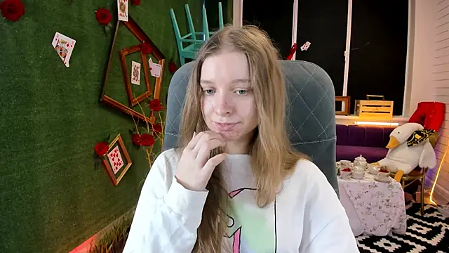 MayaSinabon online show from February 8, 12:28 pm