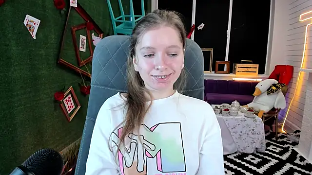MayaSinabon online show from February 8, 3:31 pm