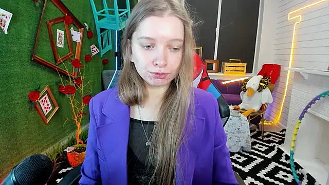 MayaSinabon online show from February 11, 9:20 am
