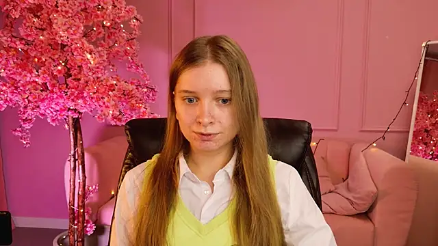 MayaSinabon online show from March 8, 9:17 am