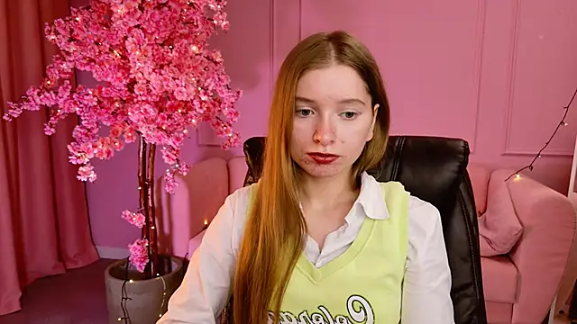MayaSinabon online show from March 8, 12:20 pm