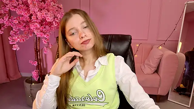 MayaSinabon online show from March 8, 3:24 pm