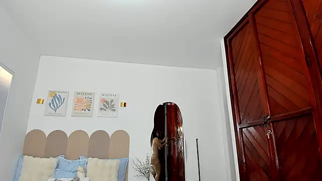 layla vanegas online show from June 12, 10:41 pm