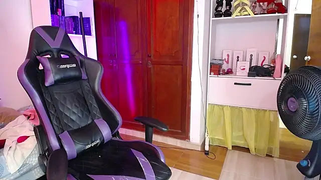 Snapshot of Amarantha_666 chatting on December 17, 2:33 am Amarantha 666 online show from December 17, 2:33 am