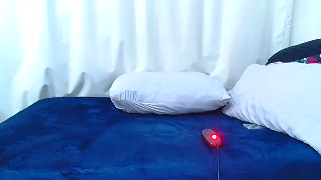 Snapshot of HotSmallTits chatting on October 20, 9:37 pm HotSmallTits online show from October 20, 9:37 pm