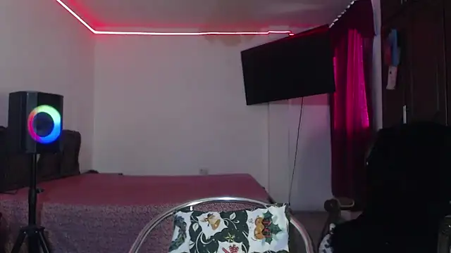 aliceesmith online show from February 4, 6:03 pm