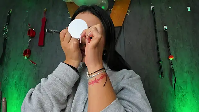 CharlotteScotte online show from December 30, 1:25 pm