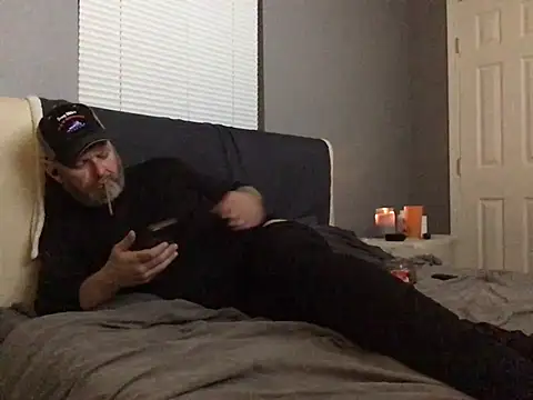 Snapshot of Cummerforyouu2 chatting on February 18, 2:38 am Cummerforyouu2 online show from February 18, 2:38 am