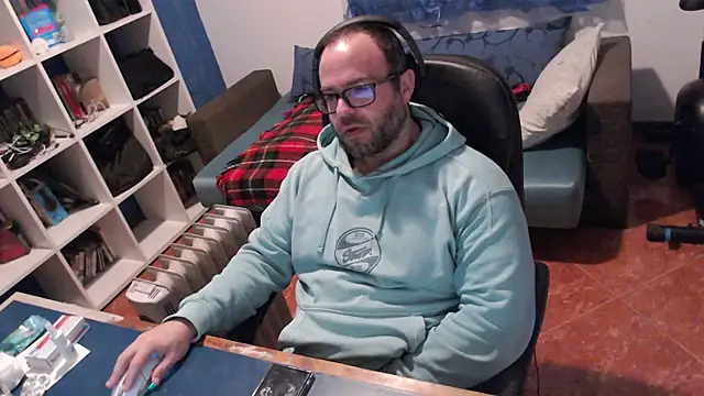 ravingr4d4 online show from February 2, 9:13 pm