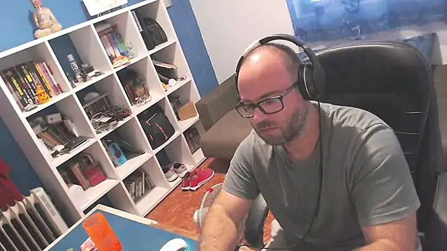 ravingr4d4 online show from September 20, 3:13 pm